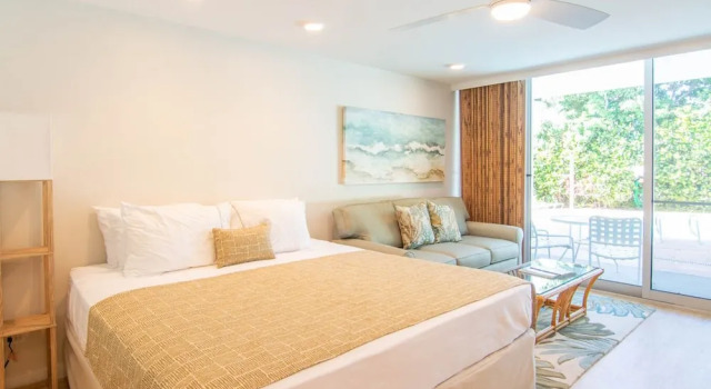 Студия Nāpili Surf Beach Resort by Castle