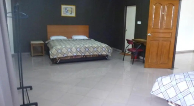 Bungalow G Six Hotel