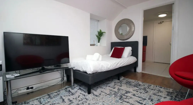 Comfortable Studio Near City Centre, Free Parking