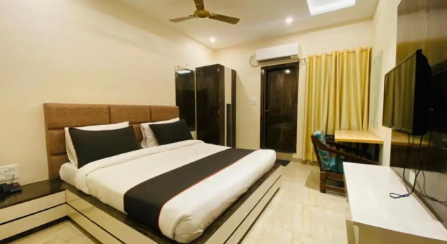 Hotel Vrindavan Palace
