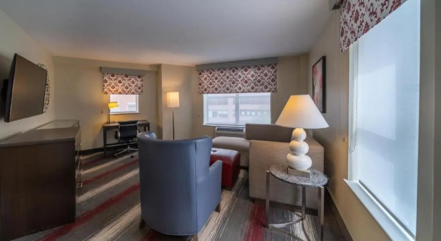 Двухместный люкс с 2 комнатами West End Washington DC, Tapestry Collection by Hilton