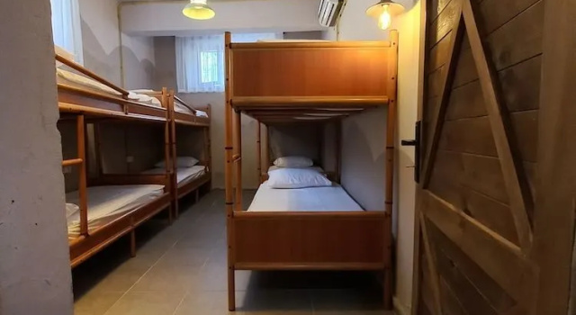Berlin Hostel & Street