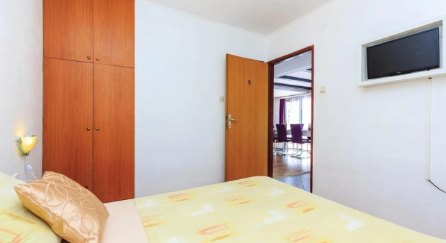 Awesome Home in Jablanac With Wifi and 6 Bedrooms, Rezerwuj Hotel  