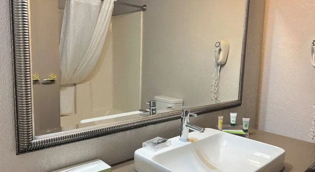 Четырёхместный номер Standard Country Inn & Suites by Radisson, Minneapolis-Shakopee