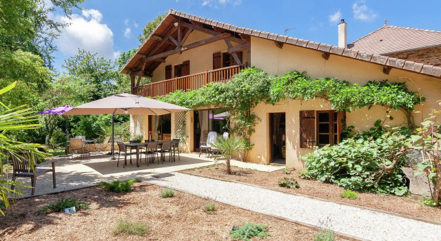 Spacious farmhouse with private heated pool in a rustic garden, Prenota Casa vacanze Hotel a Aquitania con parcheggio, Parcheggio
