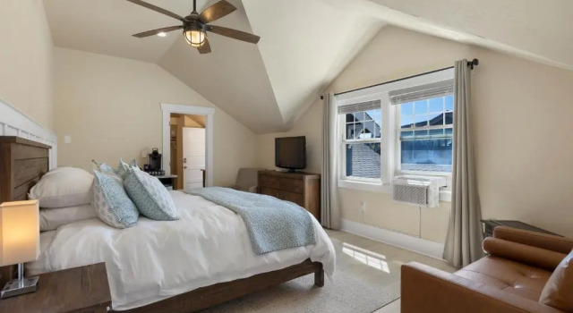 Номер Standard Waterfront Inn