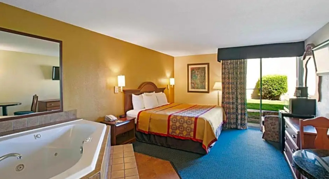 Номер Deluxe Days Inn by Wyndham Charlotte/Woodlawn Near Carowinds