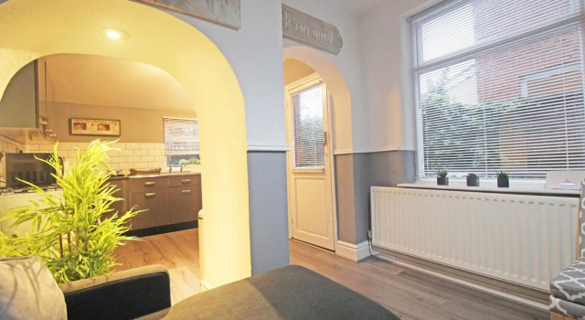 Panton Road - Modern Classic Terrace - Sleeps 12, Book Hotel Chester 