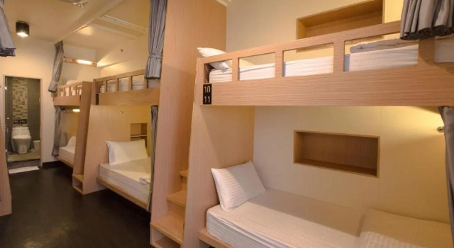 Кровать в общем номере с балконом Fun Inn Taipei Hostel