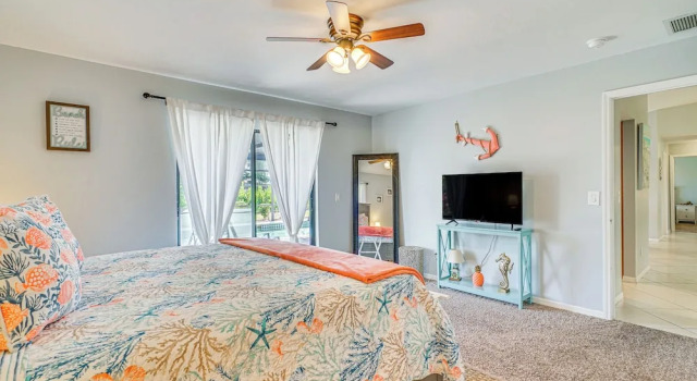 Screened Porch & Heated Pool: Cape Coral Home, Забронировать Дом для отпуска Виллы Кейп-Корал, Вилла