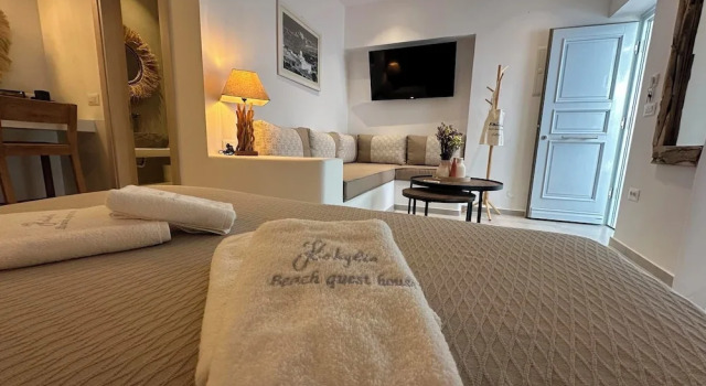 Трёхместный номер Standard с балконом Kohylia Beach Guest House