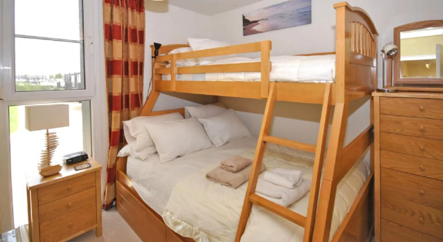 6 Avocet Quay, Emsworth, Забронировать Отель Отели Исторического графства Суссекса с парковкой, Парковка