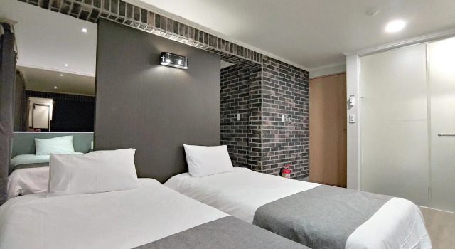 Четырёхместный номер Superior Hotel Tong Yeondong Jeju