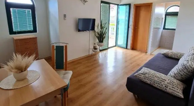 Apartments with a parking space Murter - 18630