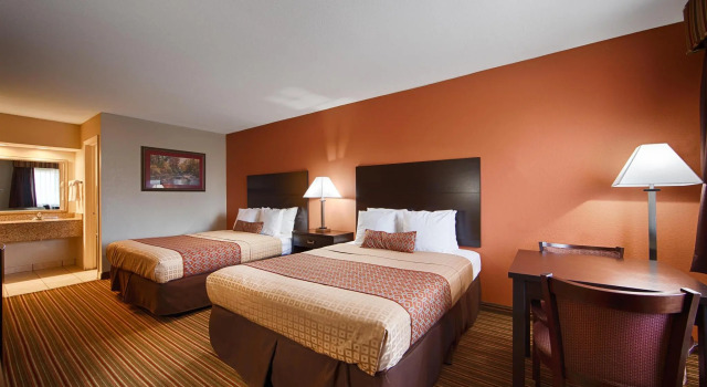 Четырёхместный номер Standard Days Inn Little Rock South