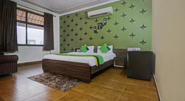Номер Premium Treebo New Rockwell Vivek Vihar