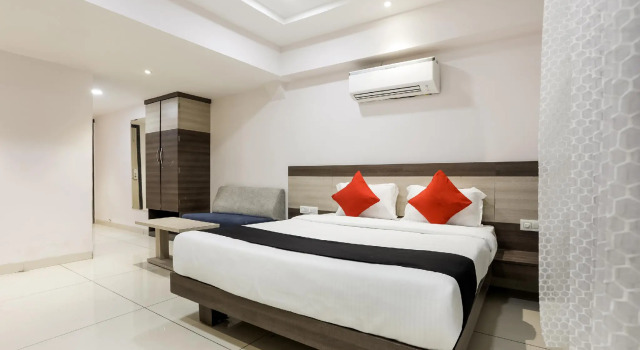 Capital O 67552 Pishori Inn, Забронировать Отель Отели штата Махараштры 3 звезды, 3*