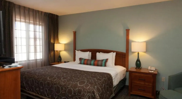 Люкс с 2 комнатами Staybridge Suites Colorado Springs North by IHG