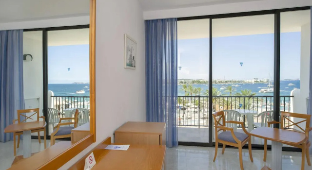 Двухместный номер Standard с балконом и с видом на море Hotel Osiris Ibiza