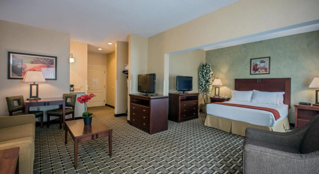 Holiday Inn Express Hotel & Suites Youngstown North-Warren/Niles, an IHG Hotel, Reserva ahora Hotel Hoteles en Ohio con piscina, Piscina
