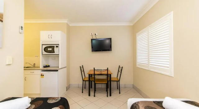 Четырёхместный номер Deluxe Villa Capri Motel