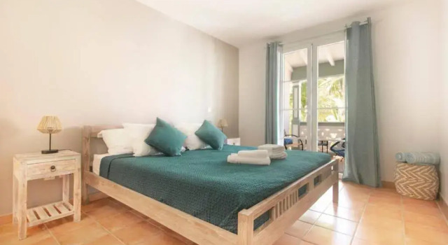 AQUAMARINE, 2 bedroom beach house and private pool, Orient beach!