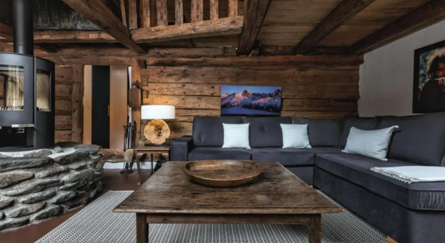 4BR Traditional Chalet BBQ + Fireplace + View, Забронировать Шале Отели Долины Шамони с парковкой, Парковка
