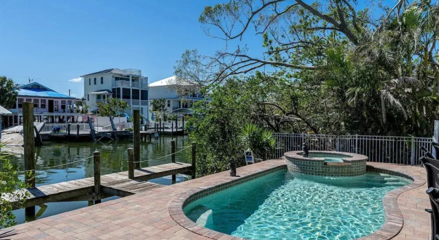 Коттедж Beautiful Home with Private Pool on the North end of Fort Myers Beach! home