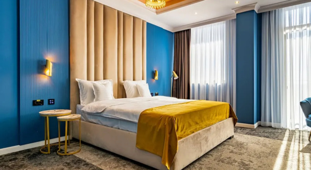 Standardní Dvoulůžkový s manželskou postelí pokoj s balkonem a a výhledem do dvora Prestige Plaza