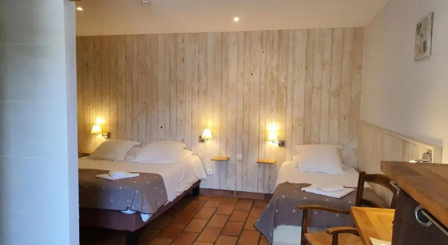 Logis Hôtel Restaurant LEscarbille, Prenota Hotel Hotel a Alvernia con parcheggio, Parcheggio