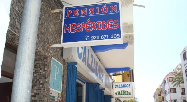 Pensión Hespérides, Забронировать Отель Сан-Себастьян-де-ла-Гомера Гомера, рядом с Церковь Асунсьон-де-Сан-Себастьян-де-ла-Гомера