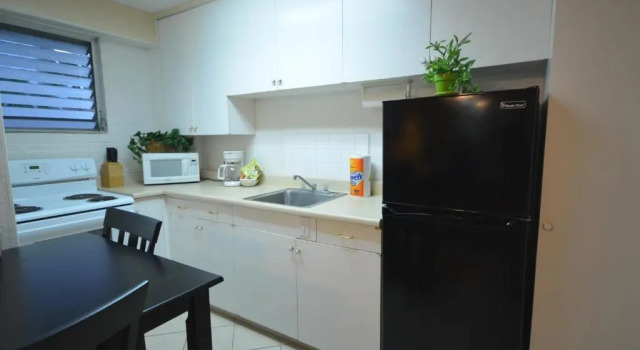 Апартаменты Hawaiian King 501 Studio, Pool and BBQ Grill, Sleeps 4
