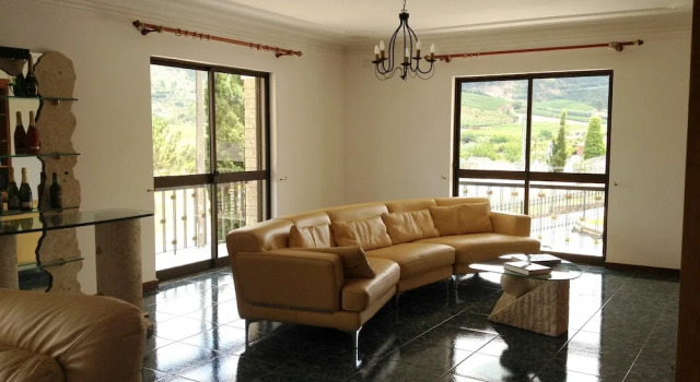 Villa With 4 Bedrooms in Maxial, With Wonderful Mountain View, Private Pool and Enclosed Garden - 24 km From the Beach, Rezervovat Vila Hotely v Oeste s parkováním, Parkování