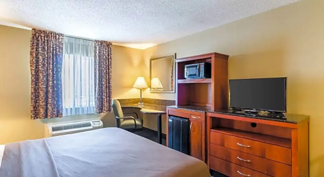 Двухместный люкс Quality Inn Chicopee-Springfield