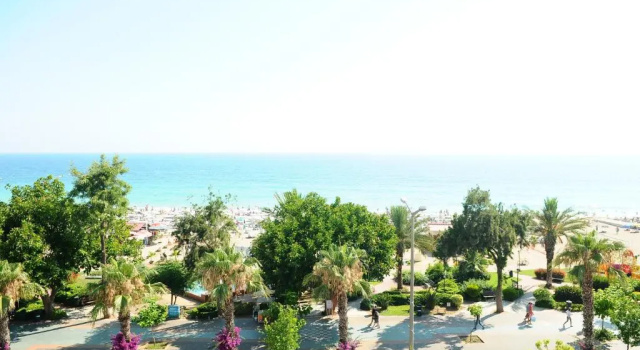 Трёхместный номер Standard с видом на бассейн Kleopatra Beach Yildiz Hotel
