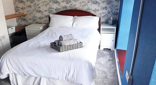 Railway Bar Accommodation, Забронировать Отель Отели Графства Лондондерри с парковкой, Парковка