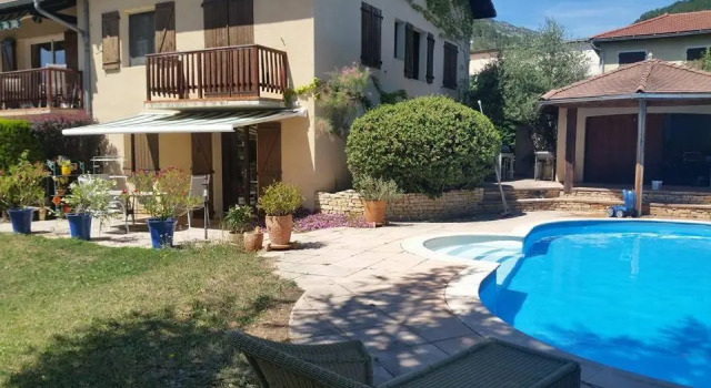 Au Paradis des Grillons, Rezerwuj Apartament Hotele w Owernia z parkingiem, Parking