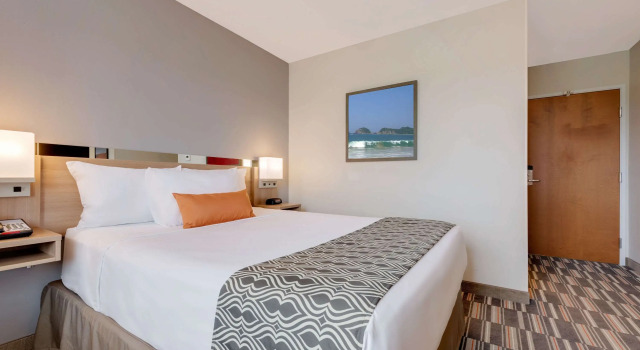 Microtel Inn & Suites by Wyndham Clarion, Book Hotel Hoteller i Clarion med parkering, Parkering