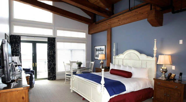 Boston Yacht Haven Inn & Marina