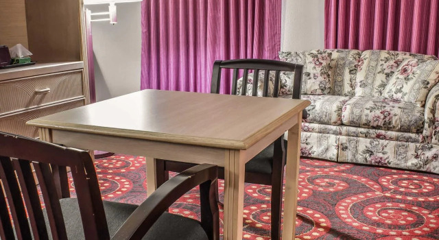 Spencer Inn and Suites, Book Hotel Hoteller i Spencer med parkering, Parkering