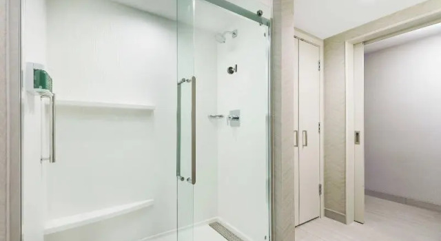 Четырёхместный номер Standard с балконом Courtyard by Marriott Orlando Downtown