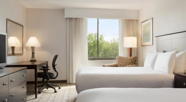 Четырёхместный номер Standard DoubleTree by Hilton Bradley International Airport