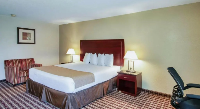 Номер Standard Days Inn & Suites by Wyndham Johnson City