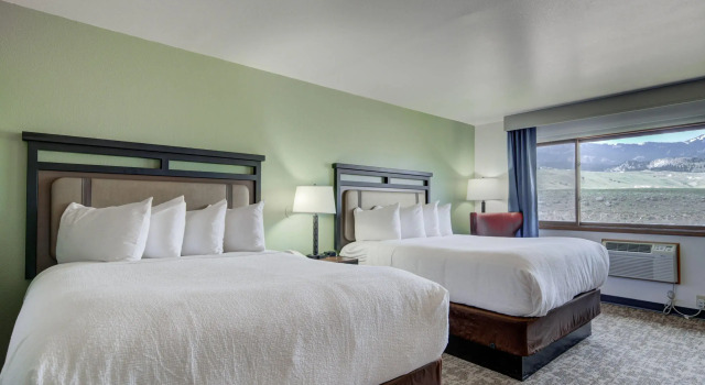 Четырёхместный номер Standard Ridgeline Hotel at Yellowstone, an Ascend Collection Hotel