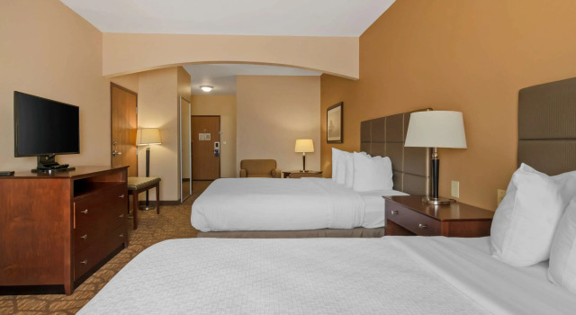 Четырёхместный номер Standard Best Western Plus Butterfield Inn