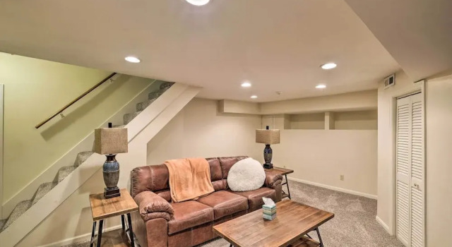Louisville Home w/ Hot Tub in The Highlands!, Забронировать Отель Луисвилл Louisville Metropolitan Area, рядом с Germantown Square Shopping Center