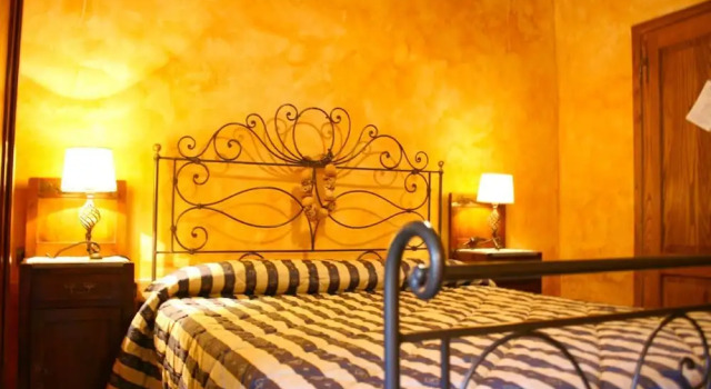 Wonderful private villa for 16 people with WIFI, private pool, TV and parking, Book Villa Palazzo del Pero Toscana