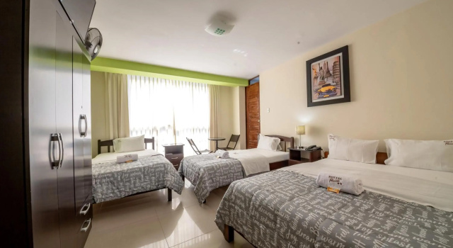 Hostal Florida, Забронировать Отель Отели Ламбайеке с завтраком, Завтраки