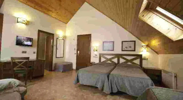 Port Aine 2000, Varaa Hotelli Rialp SkiPallars - Port Aine