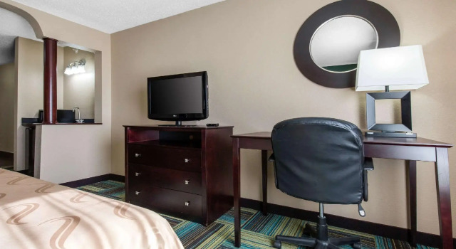 Двухместный люкс Quality Inn and Suites Arnold - St Louis